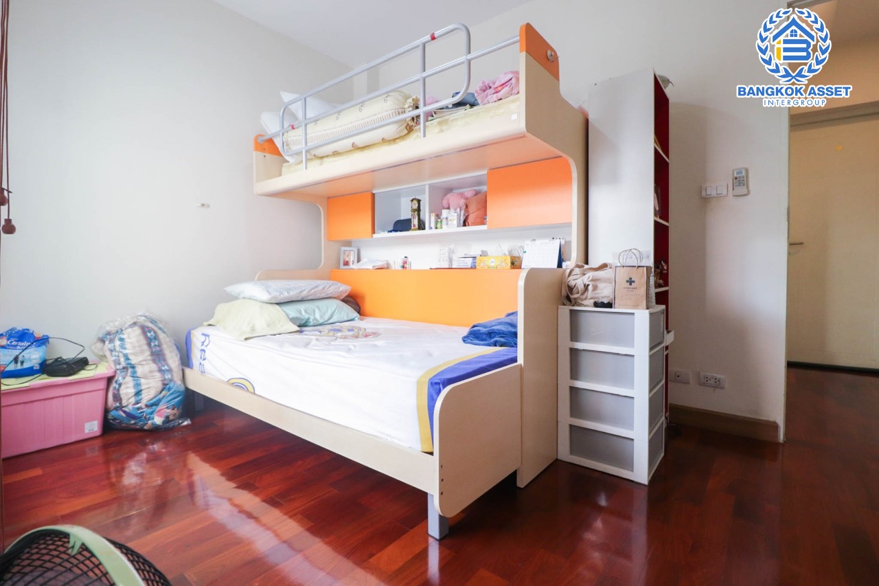 *****บ้านเดี่ยวมือสอง ม. ไพรมารี่ เพรสทีจ รัชดา-รามอินทรา บ้านเดี่ยว 3 ชั้น พร้อมเข้าอยู่ ฟังก์ชัน 5 ห้องนอน 5 ห้องน้ำ 2 ที่จอดรถ ภายในสวย บ้านใหม่ บนเนื้อที่กว่า 52 ตร.ว. พื้นที่ใช้สอยมากถึง 350 ตร.ม. บนทำเลศักยภาพ เชื่อมต่อ ถ.รามอินทรา, ถ.พหลโยธิน, ถ.สุขาภิบาล5 เดินทางสะดวก ใกล้ทางด่วน "เอกมัย-รามอินทรา" และรถไฟฟ้า "นพรัตน์"